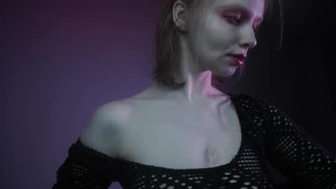 Snapshot of ginger_hugs chatting on 10-21-25, 10:10 im expecting 350 thumbs up on my altar online show from 10-21-25, 10:10