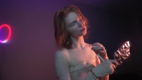 Snapshot of ginger_hugs chatting on 10-22-25, 10:09 im expecting 350 thumbs up on my altar online show from 10-22-25, 10:09