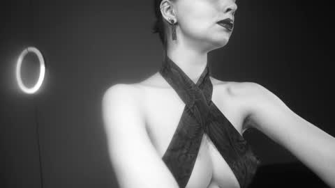 Snapshot of ginger_hugs chatting on 10-23-25, 10:19 im expecting 350 thumbs up on my altar online show from 10-23-25, 10:19