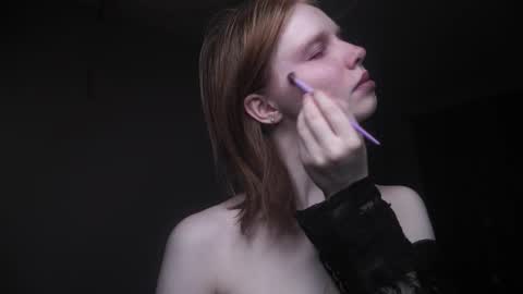 Snapshot of ginger_hugs chatting on 12-04-25, 10:07 im expecting 350 thumbs up on my altar online show from 12-04-25, 10:07