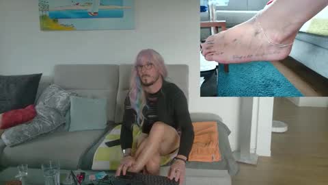 GingerPink online show from 10-26-25, 10:54