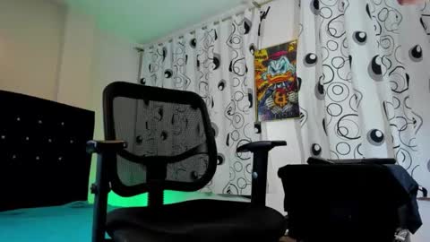 GIOMAR REYES online show from 10-26-25, 08:31