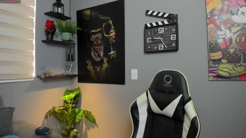 Giorgio leone online show from 12-29-24, 04:40