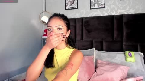 Snapshot of giovanna_oliveira chatting on 12-06-24, 01:22 Giovanna online show from 12-06-24, 01:22