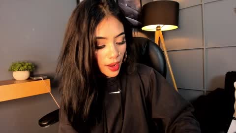 Snapshot of giovanna_oliveira chatting on 01-13-25, 08:26 Giovanna online show from 01-13-25, 08:26