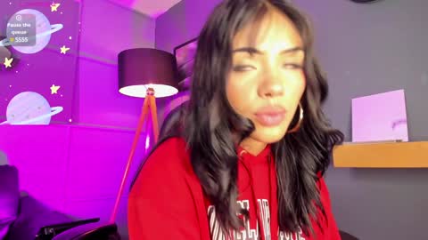 Snapshot of giovanna_oliveira chatting on 01-18-25, 08:31 Giovanna online show from 01-18-25, 08:31