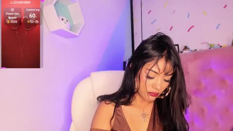 Snapshot of giovanna_oliveira chatting on 02-17-25, 06:09 Giovanna online show from 02-17-25, 06:09