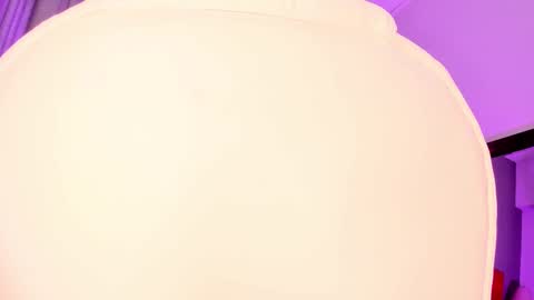 Snapshot of giovanna_oliveira chatting on 09-17-25, 06:15 Giovanna online show from 09-17-25, 06:15