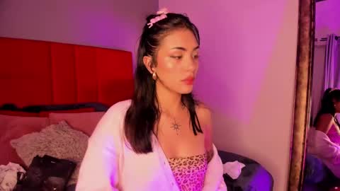 Snapshot of giovanna_oliveira chatting on 09-19-25, 08:05 Giovanna online show from 09-19-25, 08:05