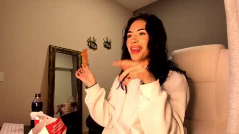 Snapshot of giovanna_oliveira chatting on 09-24-25, 05:00 Giovanna online show from 09-24-25, 05:00