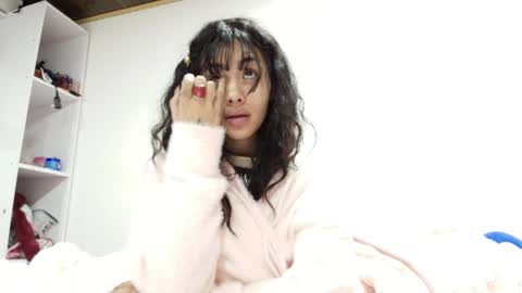 giovanna_oliveria online show from 04-17-26, 07:00