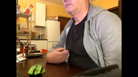 Snapshot of giovanni_1964 chatting on 03-10-25, 05:22 giovanni_1964 online show from 03-10-25, 05:22