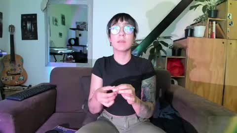 girasol1921 online show from 02-18-25, 01:43