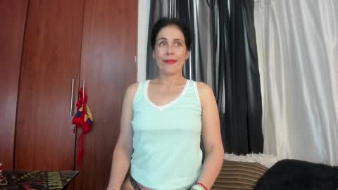 Snapshot of girasol_walton chatting on 02-15-26, 01:41 Girasol Walton online show from 02-15-26, 01:41