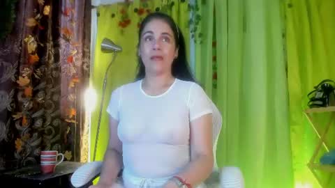 Snapshot of girasol_walton chatting on 06-26-26, 02:10 Girasol Walton online show from 06-26-26, 02:10