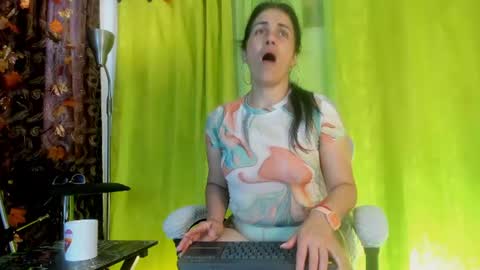 Snapshot of girasol_walton chatting on 07-06-26, 02:03 Girasol Walton online show from 07-06-26, 02:03