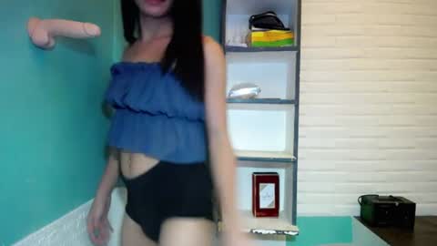 Snapshot of girl4uvanessaxxx chatting on 07-28-26, 02:13 Vanessa online show from 07-28-26, 02:13