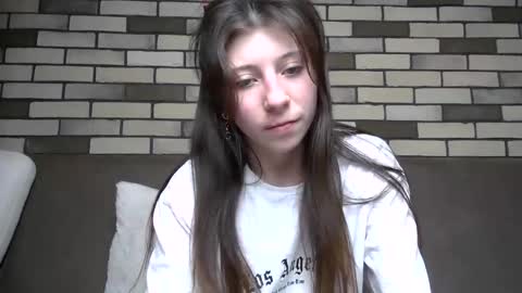 girl_cute007 online show from 05-13-26, 06:05