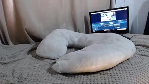 Snapshot of girl_honey_ chatting on 03-04-25, 04:41 Aleja online show from 03-04-25, 04:41