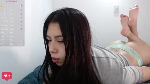 Snapshot of girl_honey_ chatting on 06-08-26, 04:46 Aleja online show from 06-08-26, 04:46