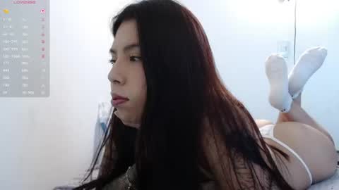 Snapshot of girl_honey_ chatting on 06-27-26, 08:36 Aleja online show from 06-27-26, 08:36