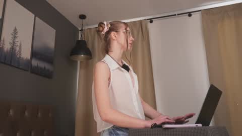 Nikki online show from 09-19-25, 11:00