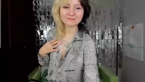 girl_next_doorr online show from 12-29-24, 06:05