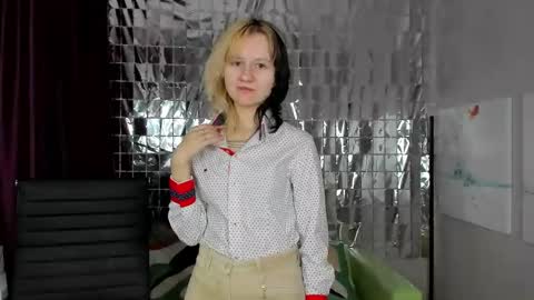 girl_next_doorr online show from 01-03-25, 12:19