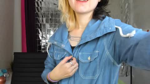 girl_next_doorr online show from 01-12-25, 12:23