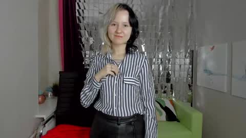girl_next_doorr online show from 02-02-25, 12:57