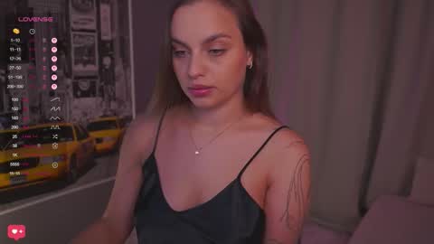 Snapshot of girl_peach_ chatting on 10-20-25, 05:35 Kate online show from 10-20-25, 05:35