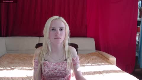 Snapshot of girl_summer97 chatting on 05-07-26, 02:44 Katia online show from 05-07-26, 02:44