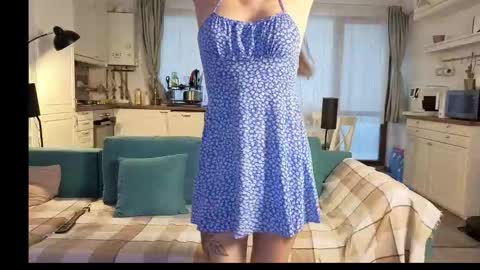 Snapshot of girlfrend10 chatting on 10-13-25, 02:28 Girlfriend online show from 10-13-25, 02:28