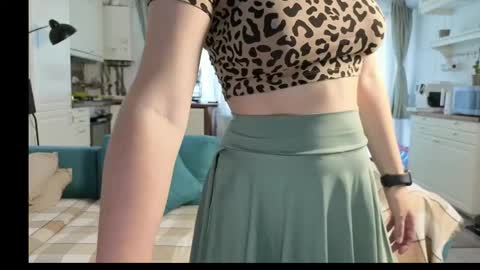 Snapshot of girlfrend10 chatting on 10-14-25, 01:45 Girlfriend online show from 10-14-25, 01:45