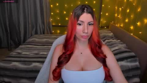 Snapshot of girlfromanothercity chatting on 11-28-25, 06:10 Meowww online show from 11-28-25, 06:10