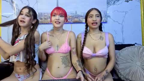 Snapshot of girls_the_medellin11_aws chatting on 09-12-25, 06:19 girls_the_medellin11_aws online show from 09-12-25, 06:19