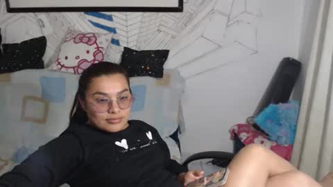 Snapshot of girlsex_hot chatting on 04-10-26, 01:44 girlsex_hot online show from 04-10-26, 01:44