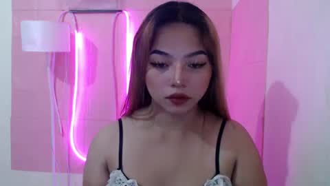 Snapshot of girlthatuneedxxx chatting on 03-01-25, 04:04 Rhaine online show from 03-01-25, 04:04