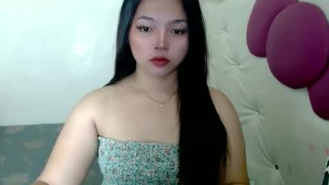 Snapshot of girlthatuneedxxx chatting on 11-21-25, 08:40 Rhaine online show from 11-21-25, 08:40