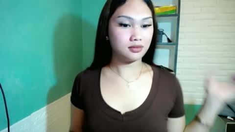 Snapshot of girlthatuneedxxx chatting on 06-27-26, 04:12 Rhaine online show from 06-27-26, 04:12