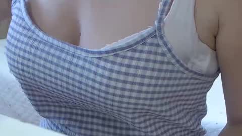 Snapshot of girlvictoria chatting on 11-22-25, 02:27 Victoria online show from 11-22-25, 02:27