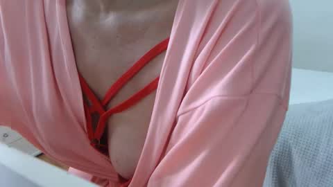 Snapshot of girlvictoria chatting on 11-30-25, 02:32 Victoria online show from 11-30-25, 02:32