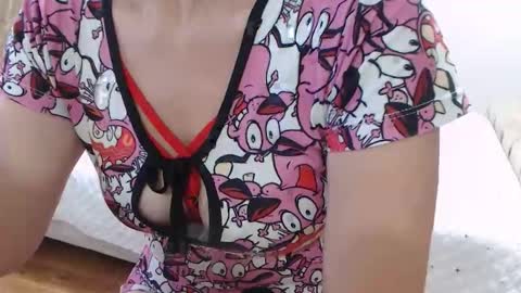 Snapshot of girlvictoria chatting on 12-01-25, 01:49 Victoria online show from 12-01-25, 01:49