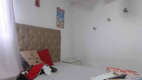 Snapshot of girlvictoria chatting on 12-21-25, 06:26 Victoria online show from 12-21-25, 06:26