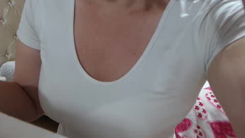 Snapshot of girlvictoria chatting on 01-13-26, 01:00 Victoria online show from 01-13-26, 01:00