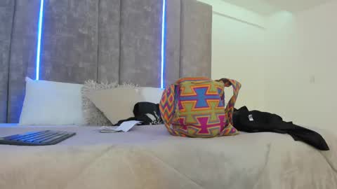 Snapshot of giselamaru chatting on 02-17-25, 11:44 online show from 02-17-25, 11:44