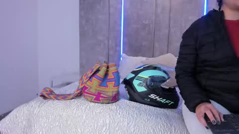 Snapshot of giselamaru chatting on 02-27-25, 12:02 online show from 02-27-25, 12:02