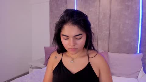 Snapshot of giselamaru chatting on 03-08-25, 05:01 online show from 03-08-25, 05:01