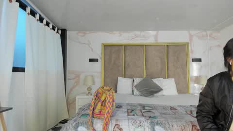 Snapshot of giselamaru chatting on 11-16-25, 11:27 online show from 11-16-25, 11:27