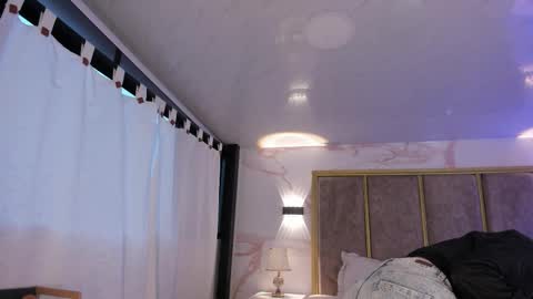 Snapshot of giselamaru chatting on 11-27-25, 11:01 online show from 11-27-25, 11:01